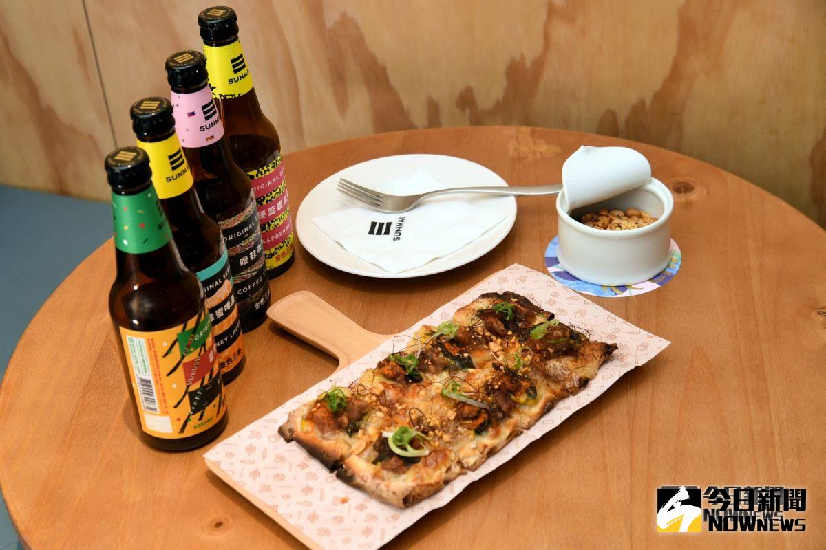 ▲SUNMAI BAR餐點小肉麻皮蛋西洋燒餅、 椒朋友鹹花生。（圖／記者林柏年攝影） 