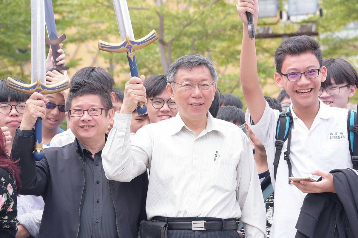 台北市長柯文哲20日出席「2018商圈嘉年華-台北生活祭．勇闖摩天輪」開幕活動。（圖/北市府提供,2018.10.20）