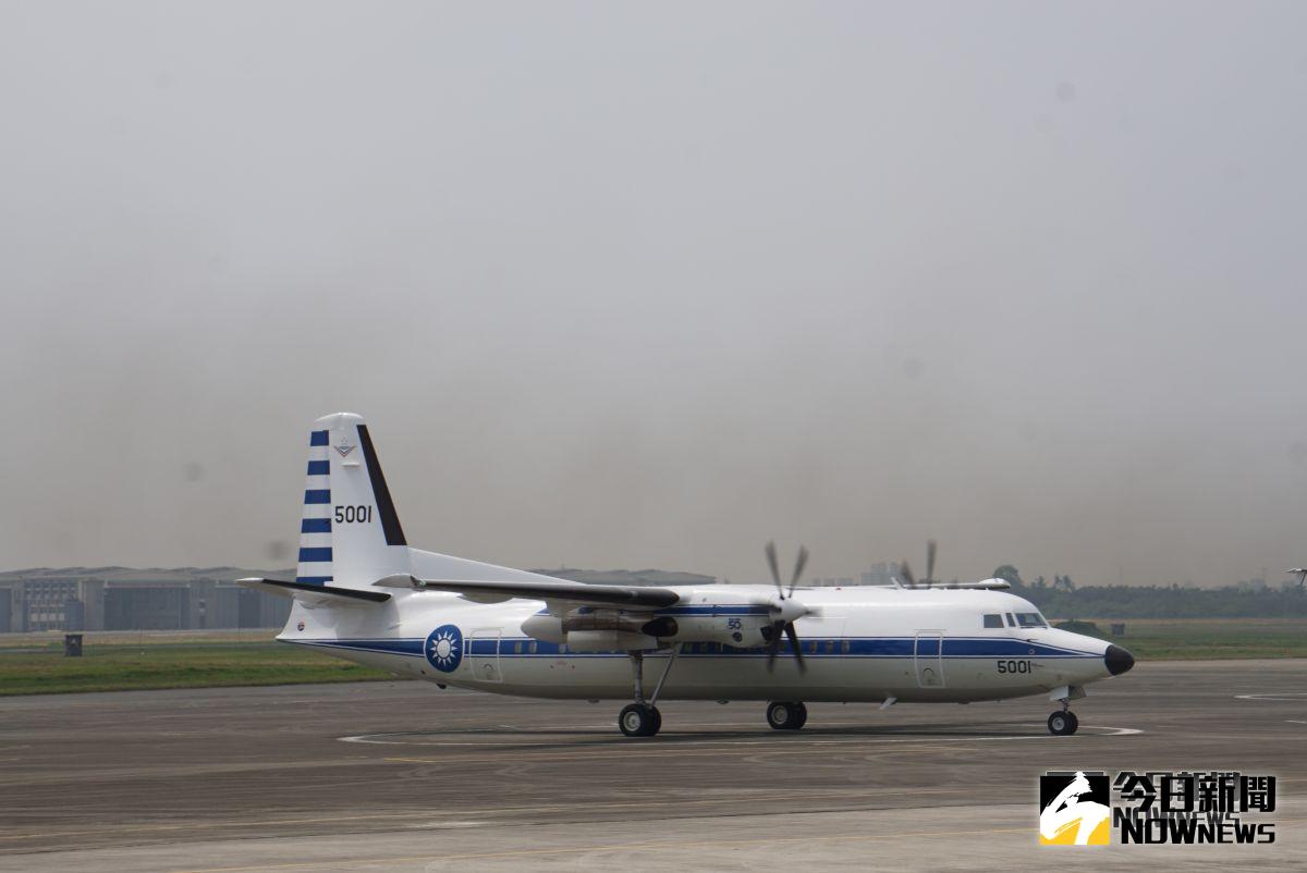 ▲空軍福克50行政專機。（圖／記者呂烱昌攝）