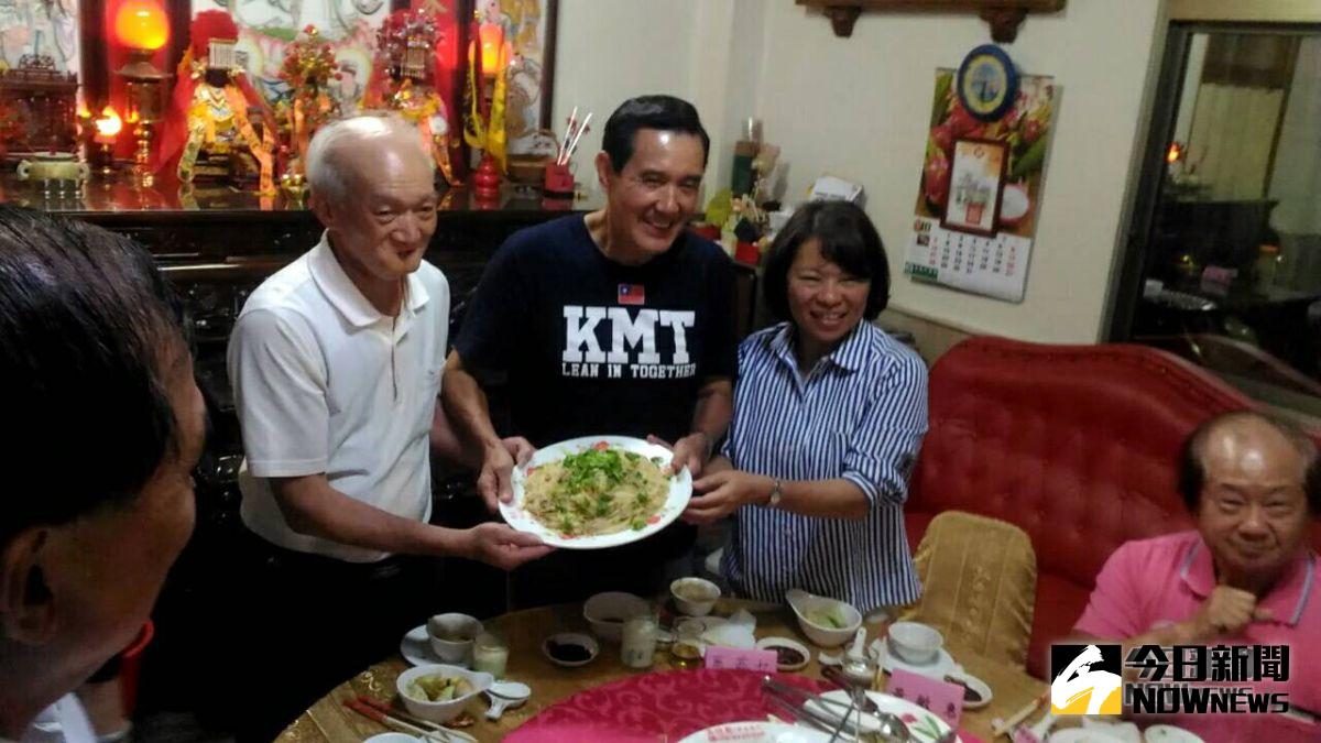 馬英九至2度LONG STAY的民間友人「阿煌師」家用餐。〔圖／記者吳晉輝攝2018.10.20〕
