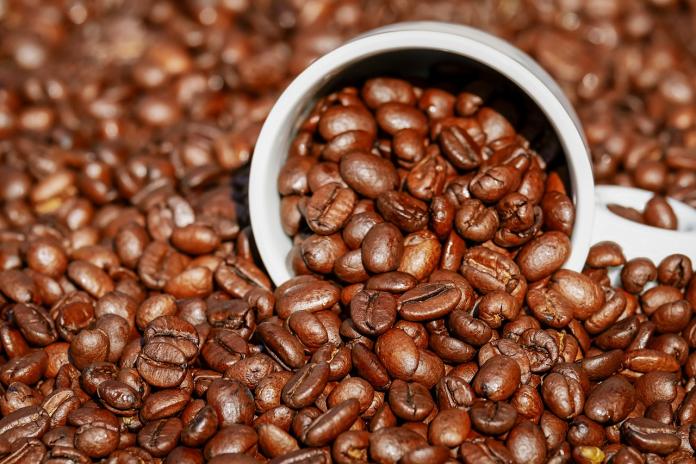  ▲有全家店員在PTT版上表示，只要說出「我要三顆豆」就能讓咖啡變濃。（示意圖／翻攝Pixabay,  2018.10.21）