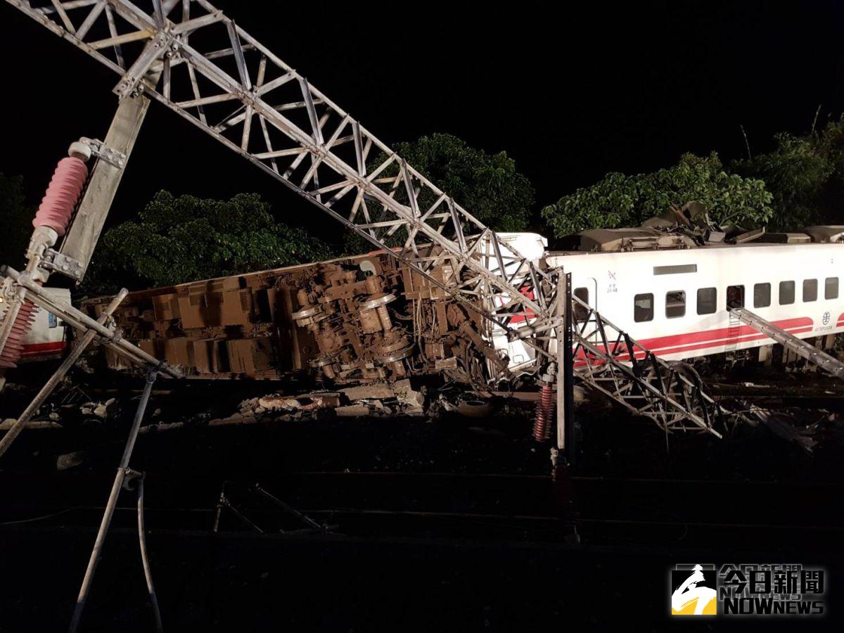 ▲台鐵普悠瑪在本月 21 日發生翻車事故，造成嚴重傷亡。（圖／李清貴攝2018.10.21）
