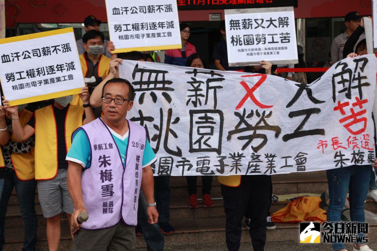 ▲朱梅雪強調，鄭文燦所謂的「桃園正好」不該只是對財團正好，也要讓勞工市民更好，而不是像現在「讓勞工朋友越來越不好」。（圖／記者李春台攝, 2018.10.22）