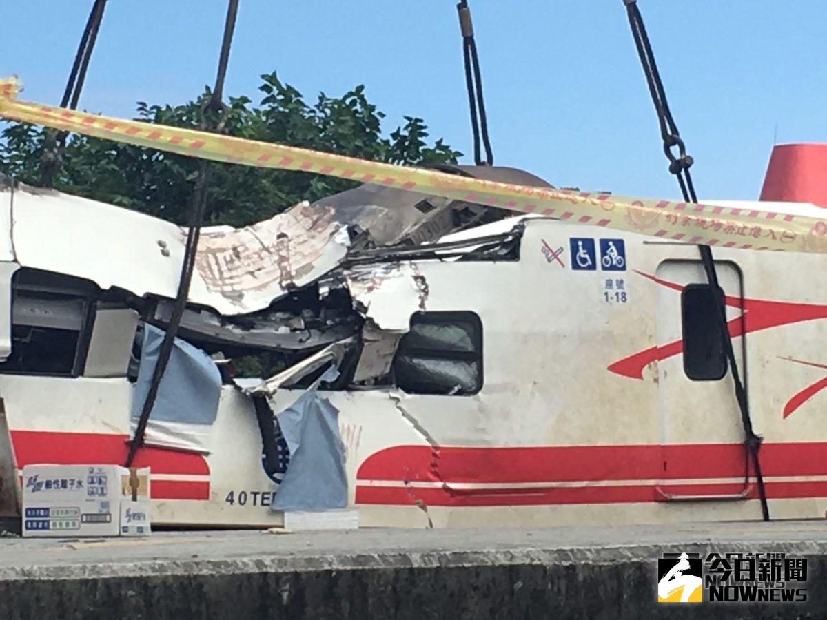 ▲普悠瑪翻覆列車（圖／記者陳志仁攝, 2018.10.22）