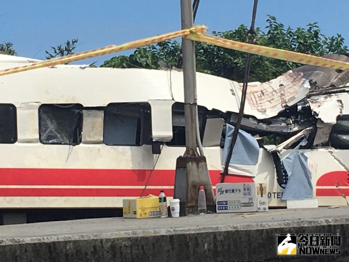 ▲普悠瑪翻覆列車圖／記者陳志仁攝, 2018.10.22）