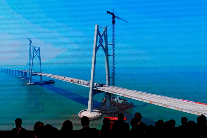 ▲全球最常跨海大橋「港珠澳大橋」今（23）日正式通車。（圖／達志影像／美聯社）