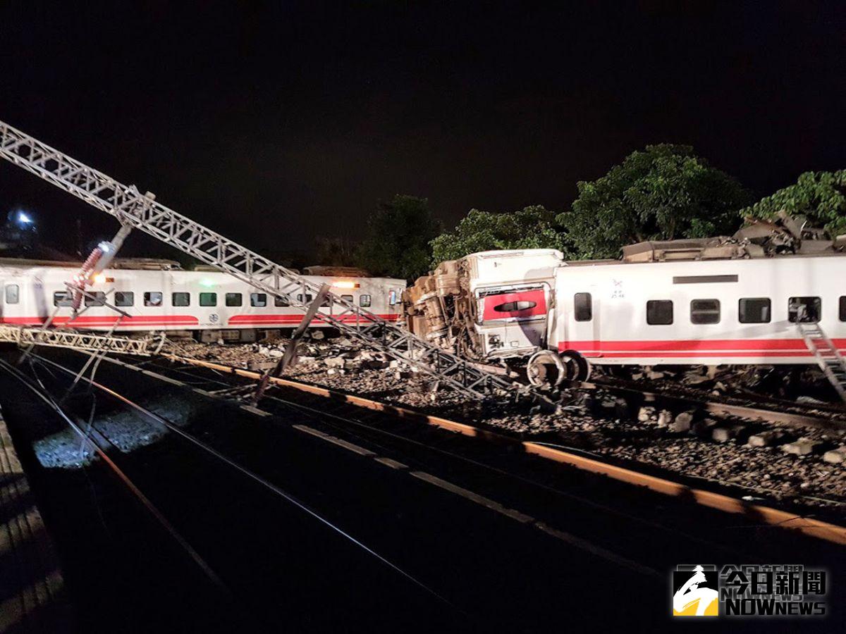 ▲台鐵6432次普悠瑪列車21日下午4時50分於蘇澳新馬車站出軌翻覆。（圖／記者李清貴攝 ,資料照)