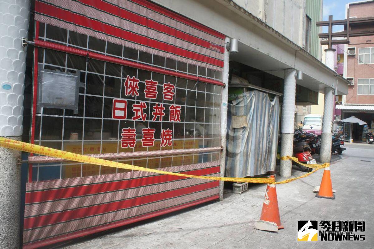 ▲澎湖文康市場早餐街內的中興戲院外牆石塊掉落（圖／記者張塵攝 , 2018.10.23）