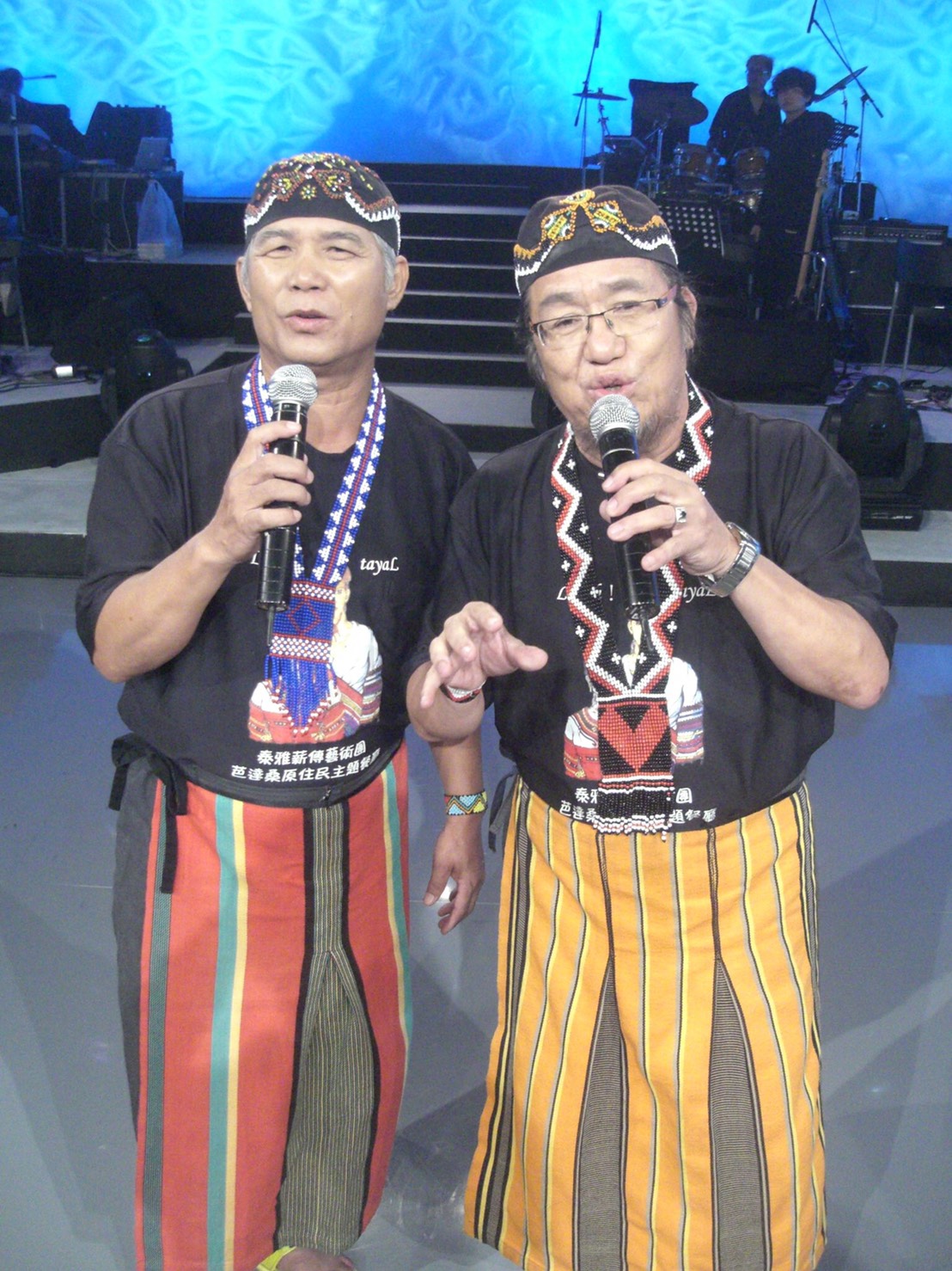 ▲北原山貓團員陳明仁（左）在台北表演結束後，坐上翻覆的普悠瑪列車，所幸命大無礙，僅受皮肉傷，他今天出面說明當時發生狀況。（圖／記者鄭志宏翻攝）