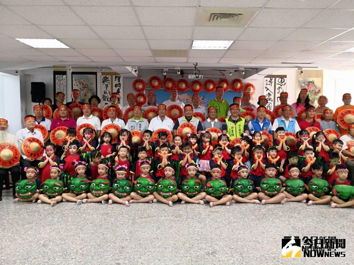 ▲2018二水國際跑水節正式開鑼，系列活動「大家來展寶」在二水圖書館展出，充分展現二水鄉歷史悠久的獨特魅力。（圖／記者陳雅芳攝，2018.10.23)