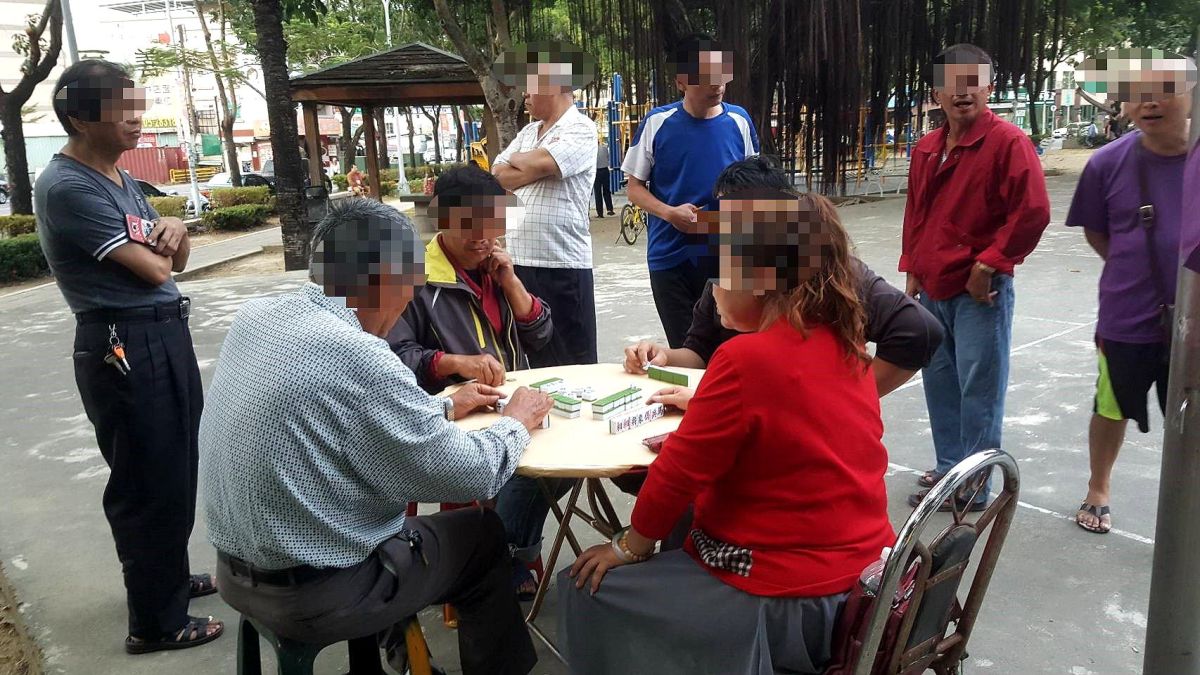 ▲民眾舉報嘉義市西區興嘉公園內有人聚賭。（圖／八掌派出所提供）