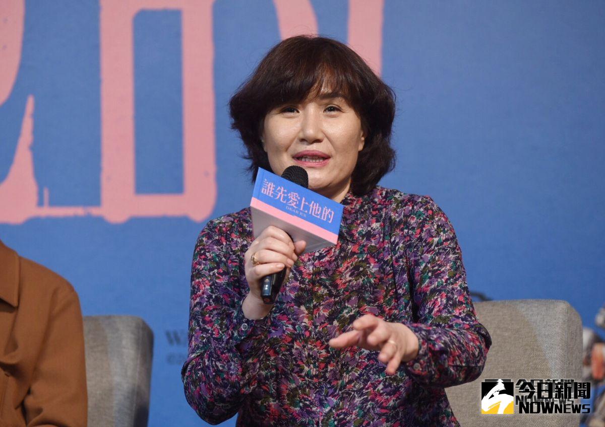 ▲徐譽庭在記者會現場解釋劇本涉抄襲事件。（圖／記者陳明安攝，2018.10.24）
