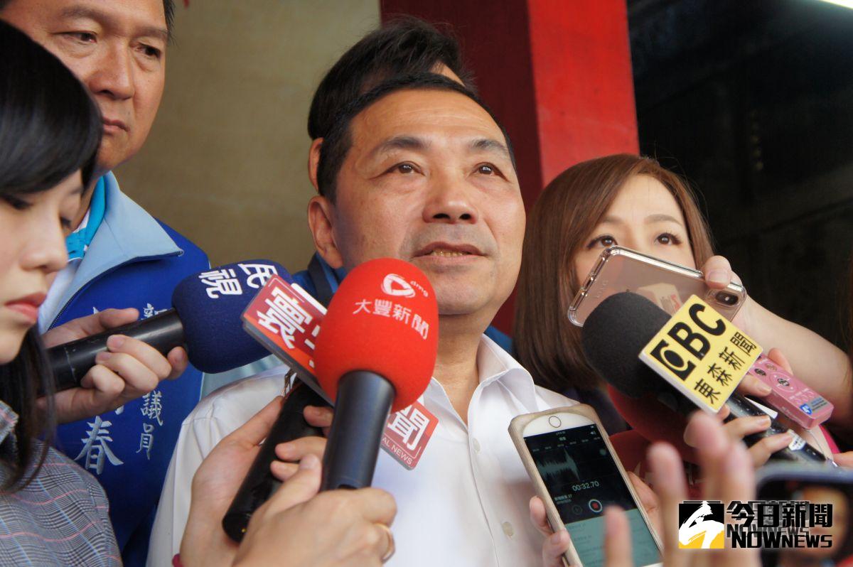 侯友宜強調，21年都合法繳稅，又昱公司每年也都有繳稅，任何的稅一毛都沒漏掉！（圖／記者陳志仁攝，2018.10.25）