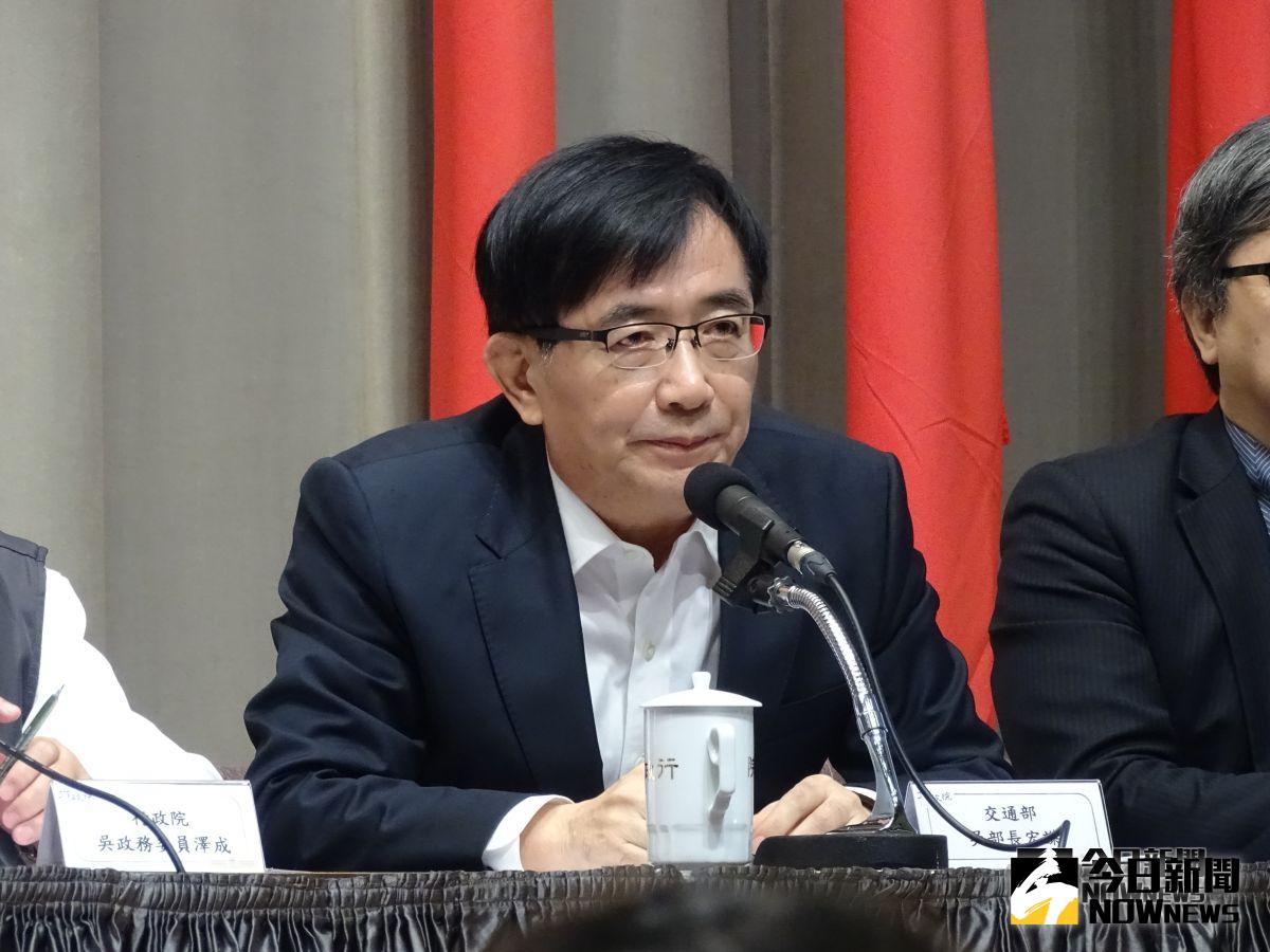 ▲交通部長吳宏謀25日證實台鐵局長鹿潔身請辭已獲准。（圖／記者呂炯昌攝, 2018.10.25）