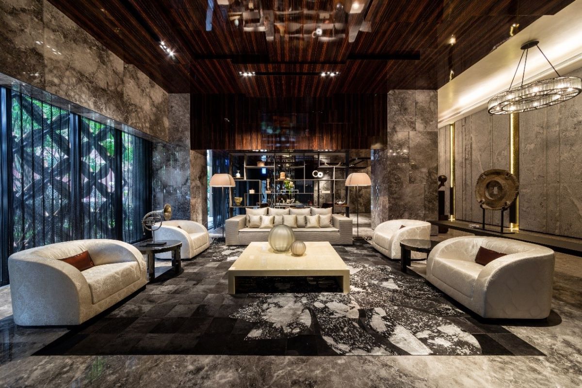 ▲新北第一豪宅【馥華雲鼎】，位於新板特區主要幹道縣民大道上，附近商圈發展相當成熟，豐富的生活機能與五鐵共構的交通優勢，形成絕佳的居住生活圈。（圖／建商提供）