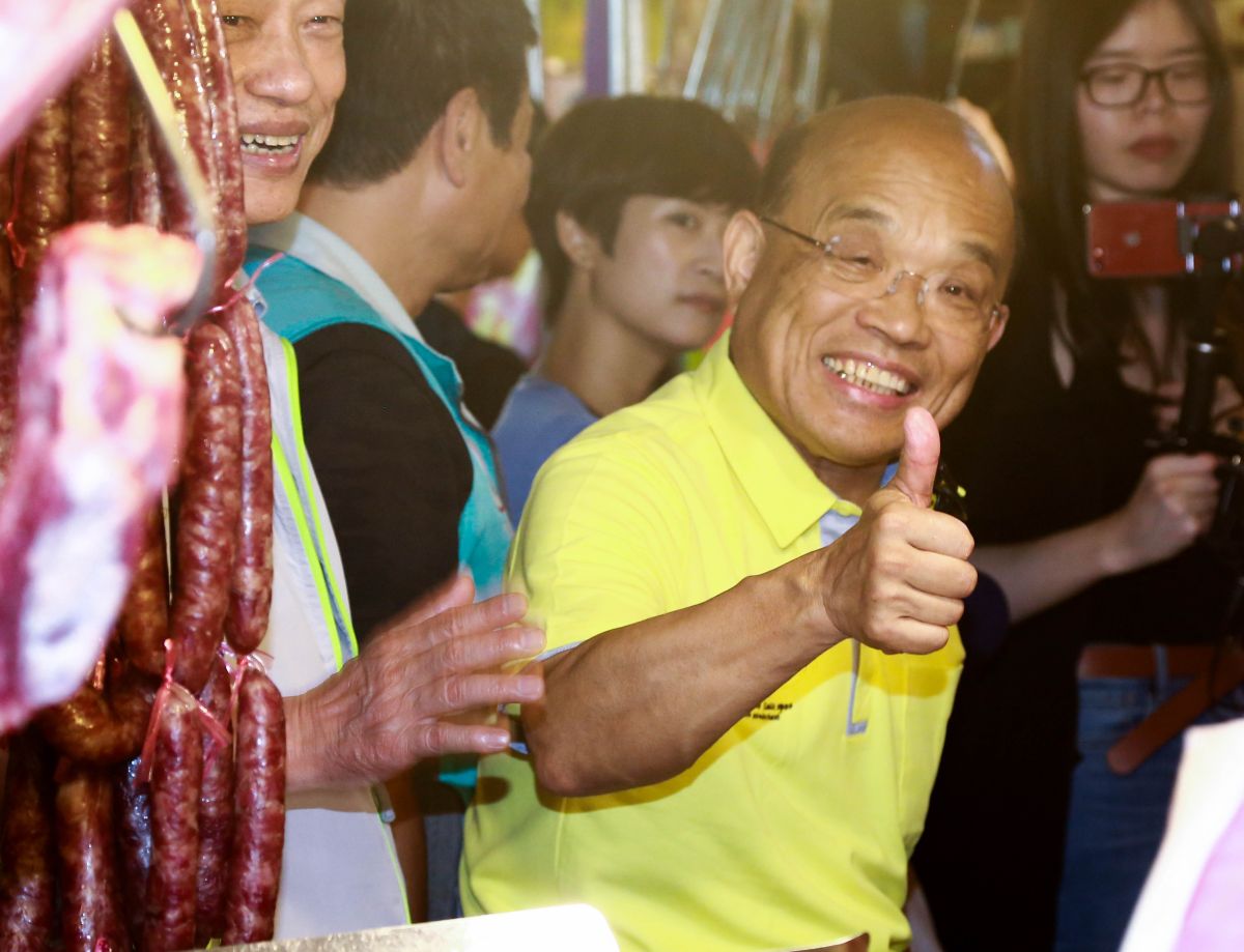 ▲新北市長候選人蘇貞昌到永和永安市場掃街拜票。（圖／記者葉政勳攝 , 2018.10.26）