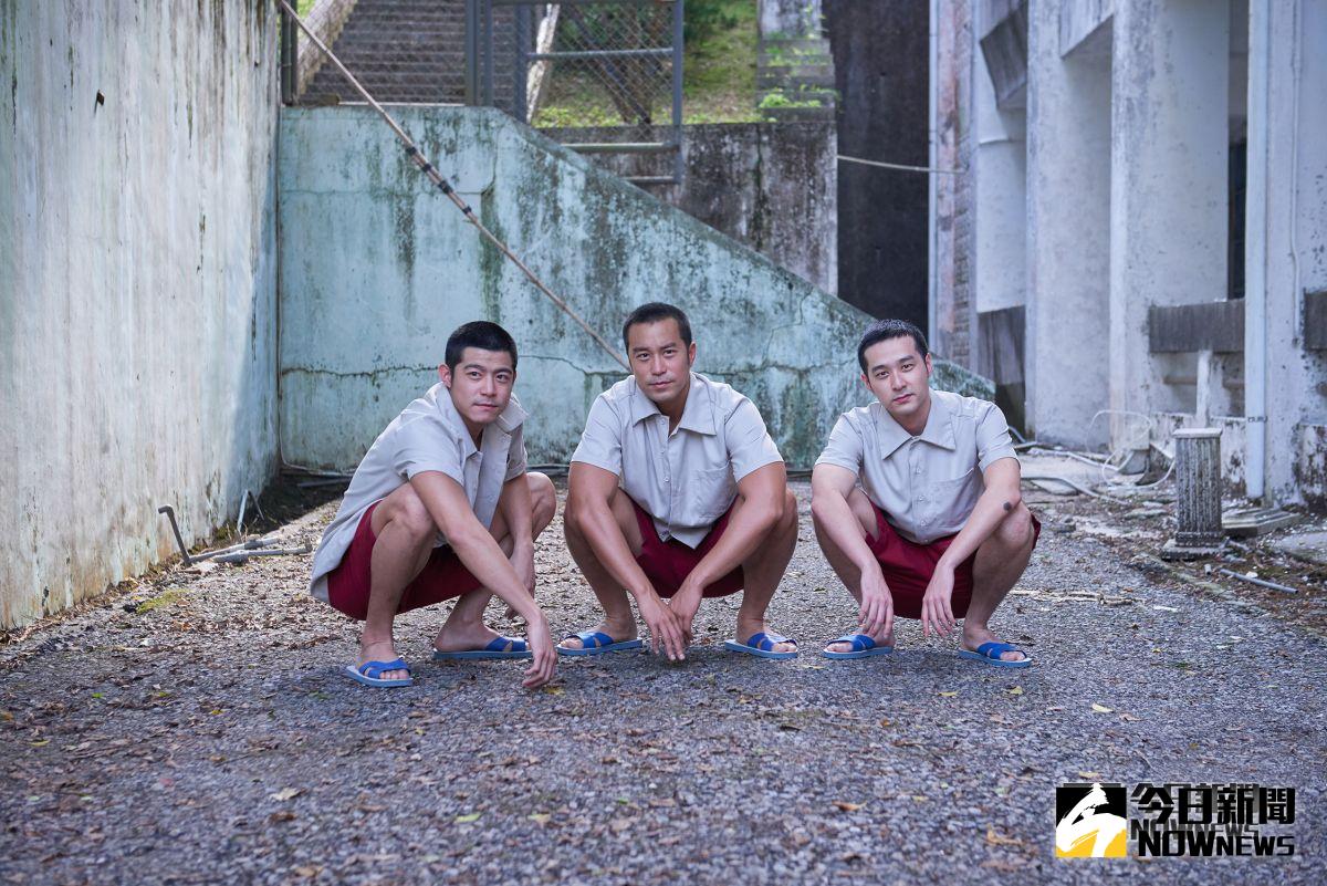 ▲（左起）王柏傑、張孝全、周洺甫為戲落髮拍監獄戲。（圖／Netflix，2018.10.26）