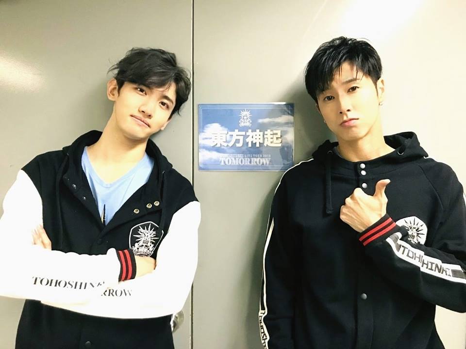 ▲節目主持人想當東方神起導遊，秒被拒絕。（圖／東方神起臉書，2018.10.26）