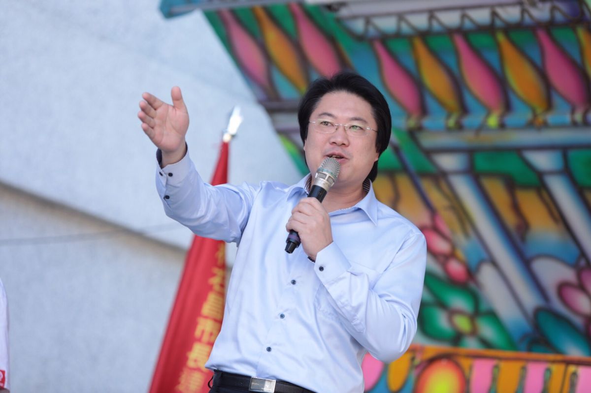 ▲主打政績的林右昌相當重視基層聲音及網友意見，要讓基隆變成最幸福的城市（圖／林右昌競選總部提供）