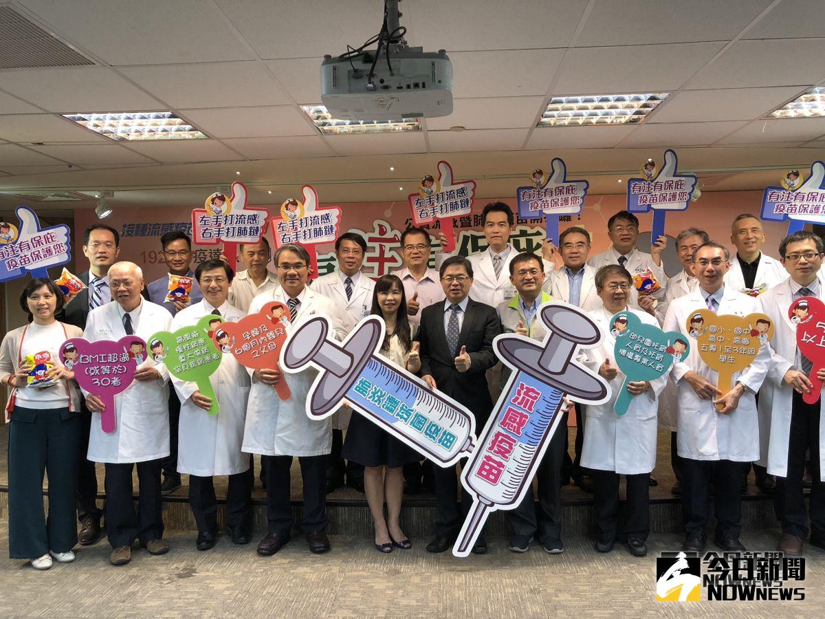 ▲台南市各醫院攜手對抗流感病毒，大家一起挽袖打疫苗。(圖/記者陳聖璋攝，2018.10.26)