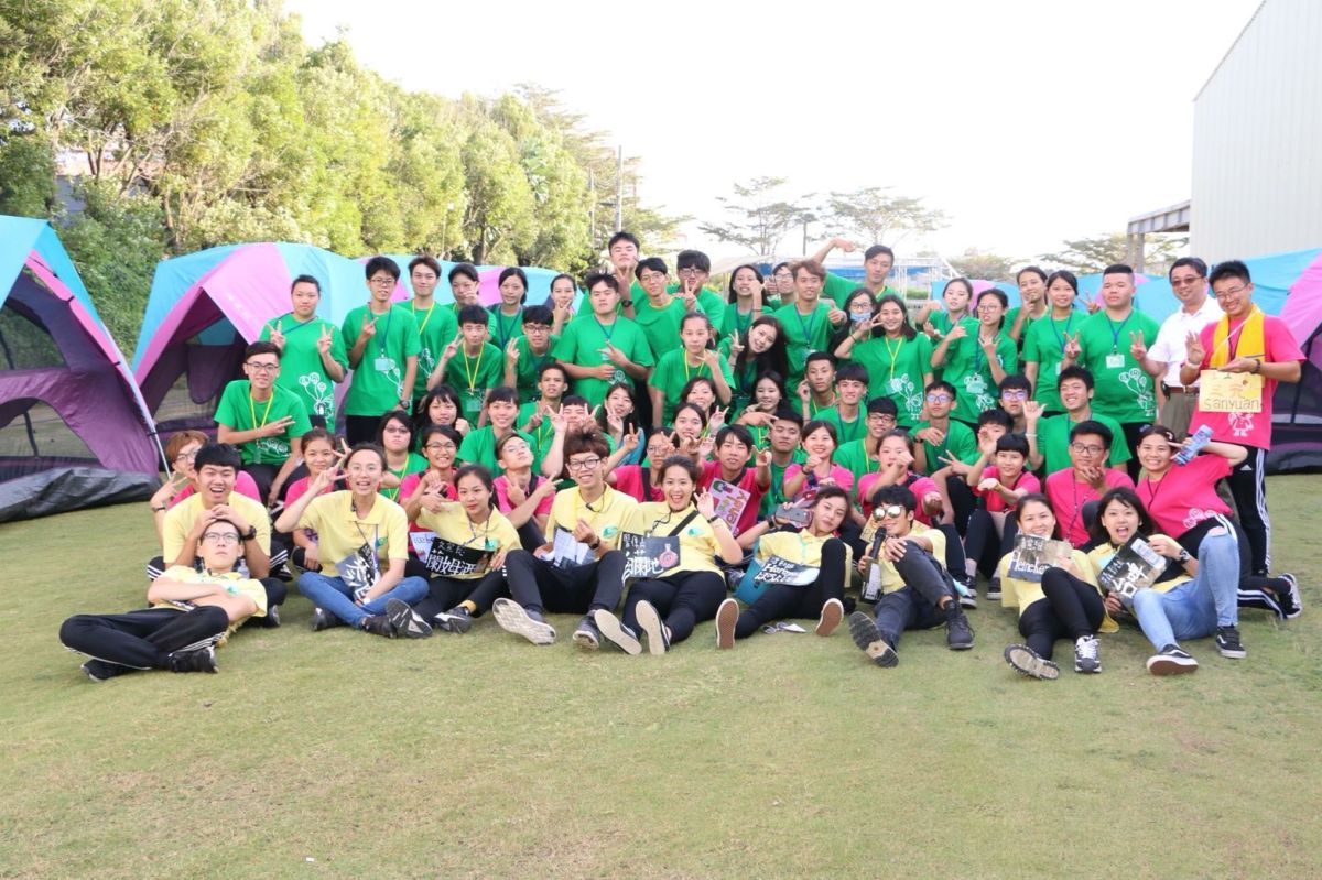 ▲大葉大學休閒系舉辦迎新宿營，學生親手搭帳篷，歡迎新生加入，系系學會安排各式遊戲，讓新生學習玩出專業。（圖／記者陳雅芳攝，2018.10.27)