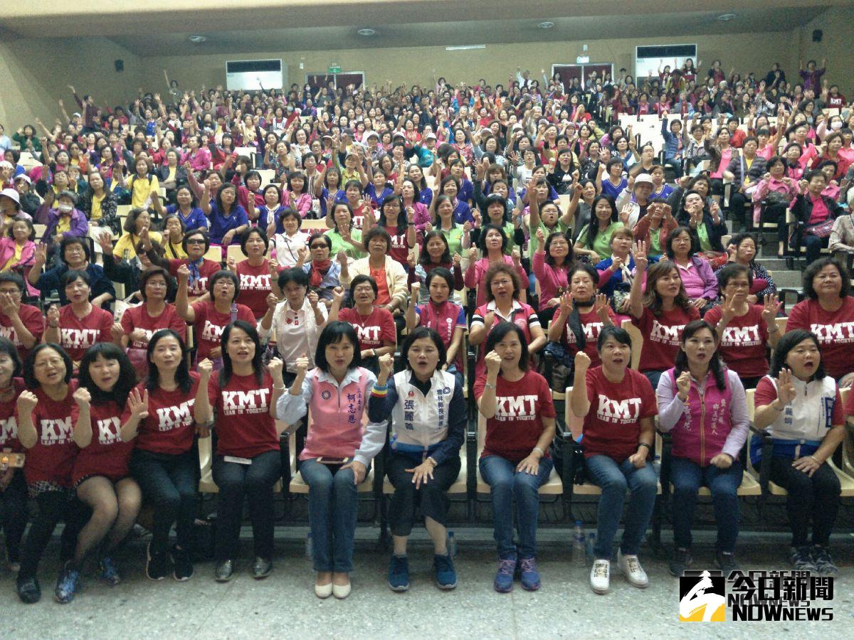 ▲雲林縣黨部主委許宇甄號召雲林縣近千名的姊妹成立婦女後援會，力挺張麗善。（圖／記者蘇榮泉攝，2018.10.28）