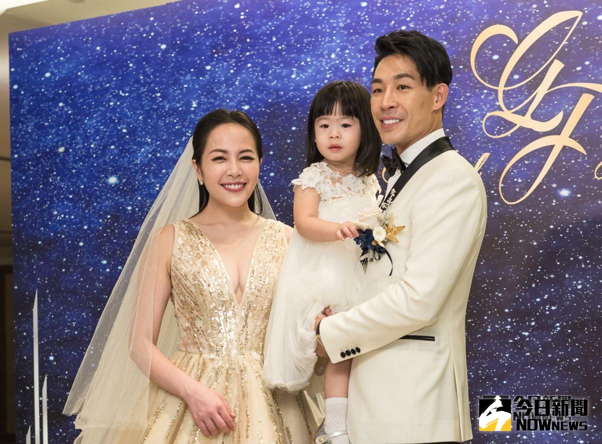 ▲藍鈞天和老婆補辦婚宴，女兒當花童。（圖／特約記者鄭年堯攝，2018.10.28）