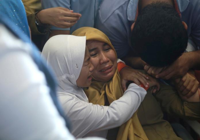 ▲印尼獅航驚傳墜機，機上加上機組人員一共載有 189 人，恐全數罹難，家屬十分焦急。（圖／達志影像／美聯社）