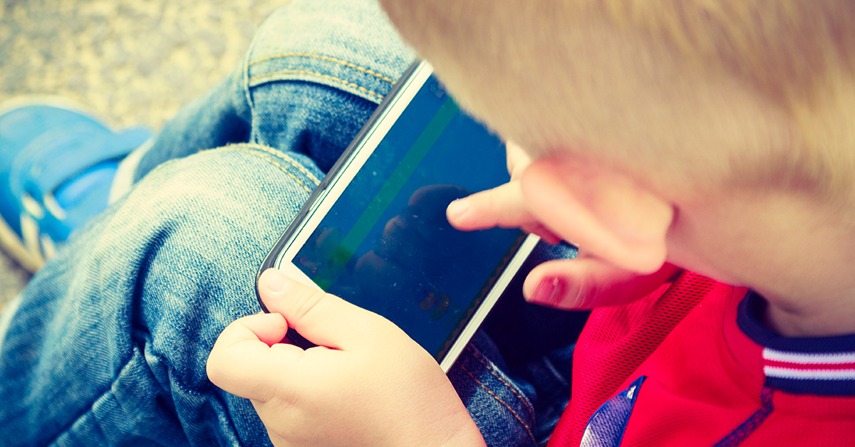 ▲自從有了3C，不僅改變了現代人的生活，連教養方式也有革命性的改變。少子化讓孩子成為家長心中最軟的一塊寶，為了安撫哭鬧的孩童，3C成為新興的育兒保母。（圖／ingimage）