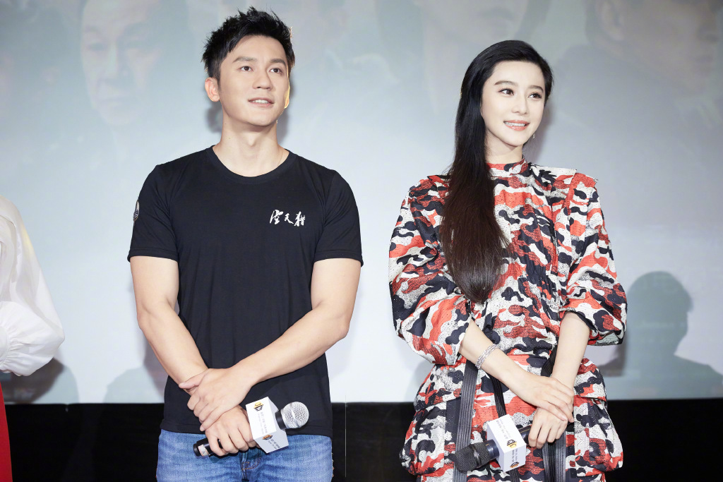 ▲范冰冰（右）與未婚夫李晨攜手挺過逃稅風暴。（圖／翻攝微博）