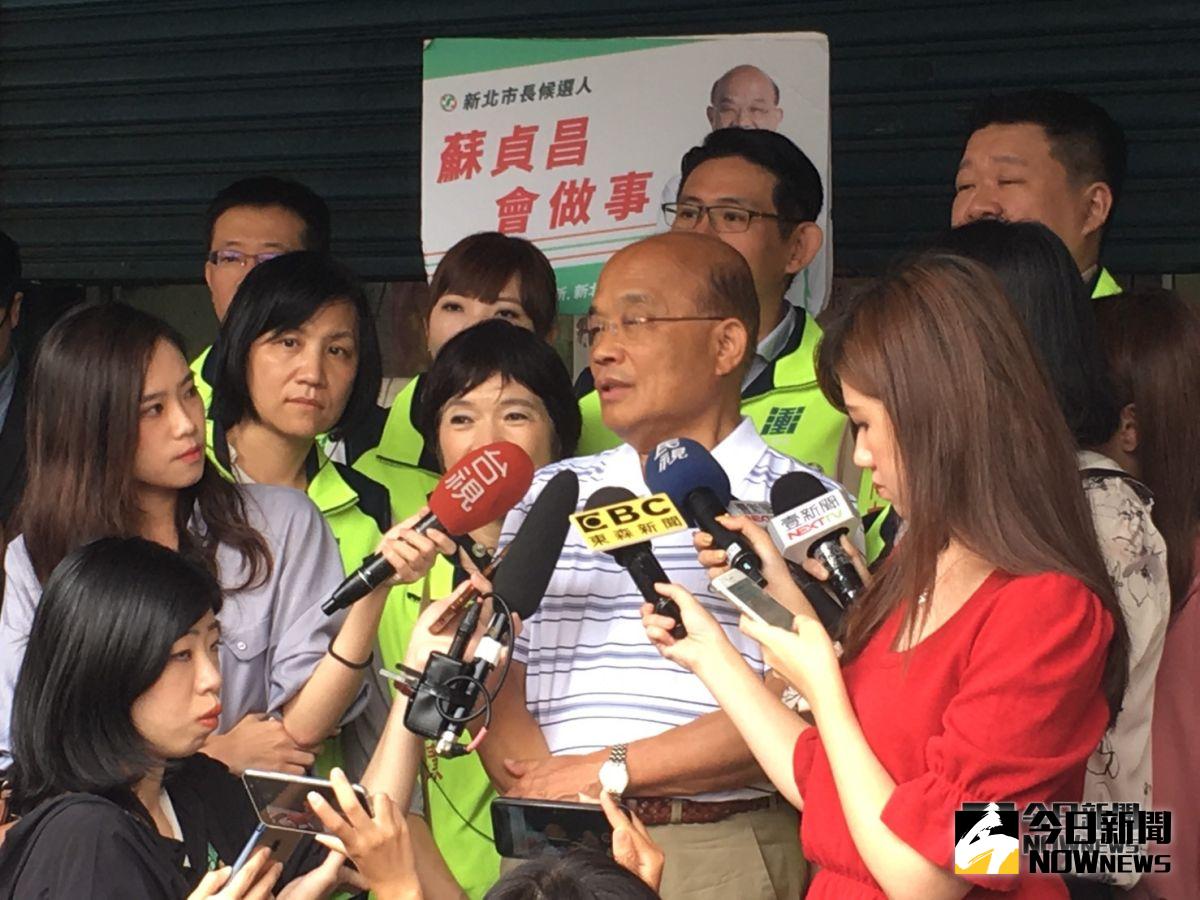 ▲蘇貞昌說，台灣經過幾代人的努力，才有今天的自由民主，侯友宜卻停留在那個時代思維，一點都沒有進步。（圖／記者陳志仁攝）