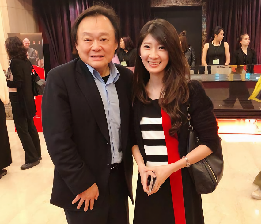 ▲國民黨青年黨代表李明璇同框台北市議員王世堅，王在正妹身旁似乎顯得有幾分嬌羞。（圖／翻攝自李明璇臉書）