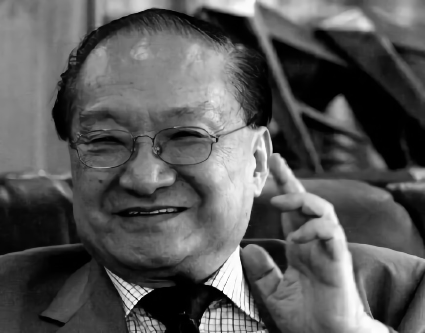 ▲小說家金庸對自身作品有一貫的堅持。（圖／翻攝微博）