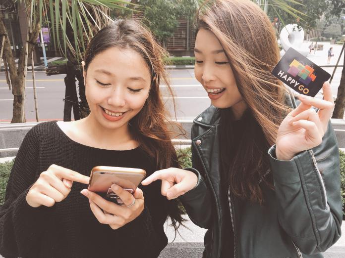 消費虛實通路缺一不可，但虛擬網購的成長動能仍明顯高過實體，而透過手機、平板購物更成為網購的常態，也成為HAPPY GO今年重要版圖規劃!