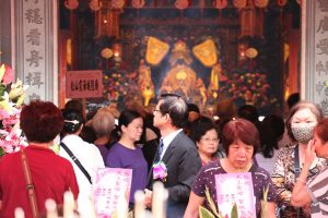 信眾齊聚松山慈祐宮恭祝媽祖聖誕盛況。(圖/財團法人台北市松山慈祐宮)