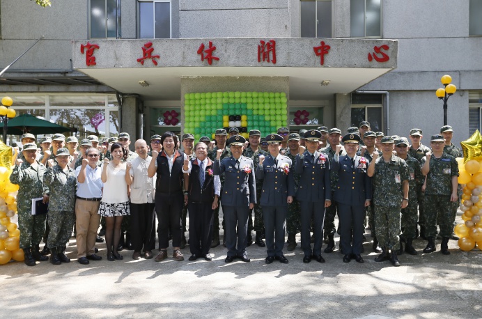 ▲ 陸軍第十軍團指揮部今日舉行興中山莊官兵休閒中心揭牌典禮，提供官兵在戰備訓練之餘，有個可以放鬆及紓解壓力的好去處。（軍聞社記者卓以立攝）