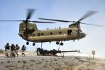 M777榴彈砲可以利用CH-47或CH-60直升機運輸,讓155公厘等級榴彈砲也可以快速部署。 美國陸軍圖片 M777榴彈砲可以利用CH-47或CH-60直升機運輸,讓155公厘等級榴彈砲也可以快速部署。(圖/取自美國陸軍)