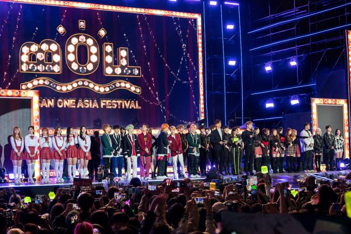 ▲今（ 2018 ）年的釜山同一個亞洲文化節閉幕式中邀請到 KARD 、 Mighty Mouth 、 April 、 NCT DREAM 、 TEEN TOP 、 ASTRO 、 Red Velvet 等當紅偶像團體舉辦拼盤演唱會嗨翻全場。（圖／旅奇週刊提供）