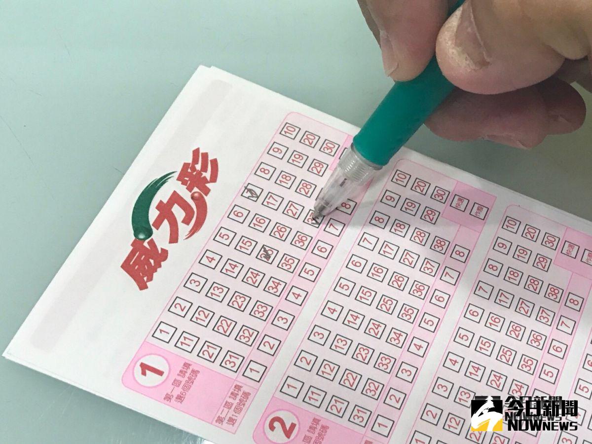 ▲威力彩連續47期頭獎都摃龜，台灣彩券公司預估，下期頭獎將衝16.1億元。（圖／記者顏真真攝）