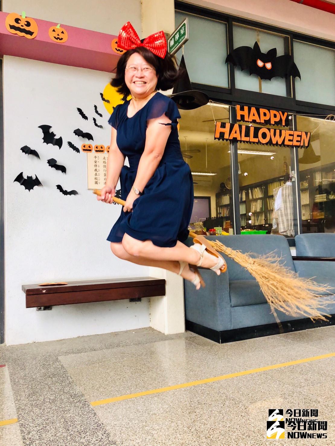 ▲大村國小辦理萬聖節變裝秀，大村國小校長江淑芳扮成魔女琪琪，呈現出非常別出心裁的裝扮。（圖／記者陳雅芳攝，2018.11.01)