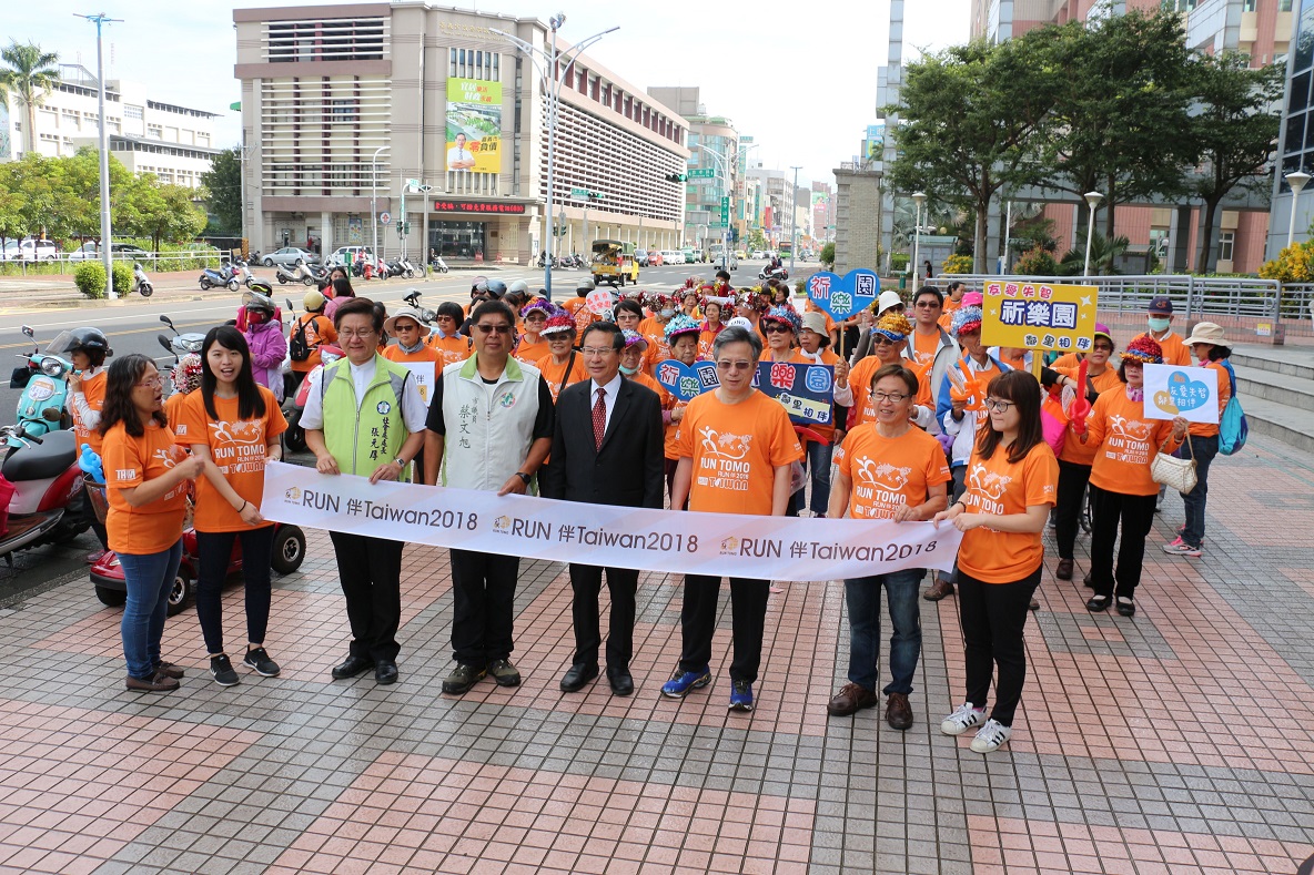 嘉義市Run伴活動從市政府出發至嘉義基督教醫院會合。〔圖／嘉基提供2018.11.02〕