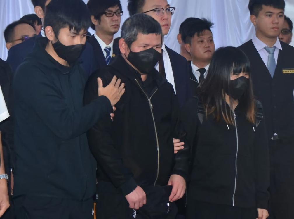 ▲普悠瑪翻覆事故發生前，尤振仲（前中）曾無奈透露人力不足，只好自己出班。（圖／中央社資料照）