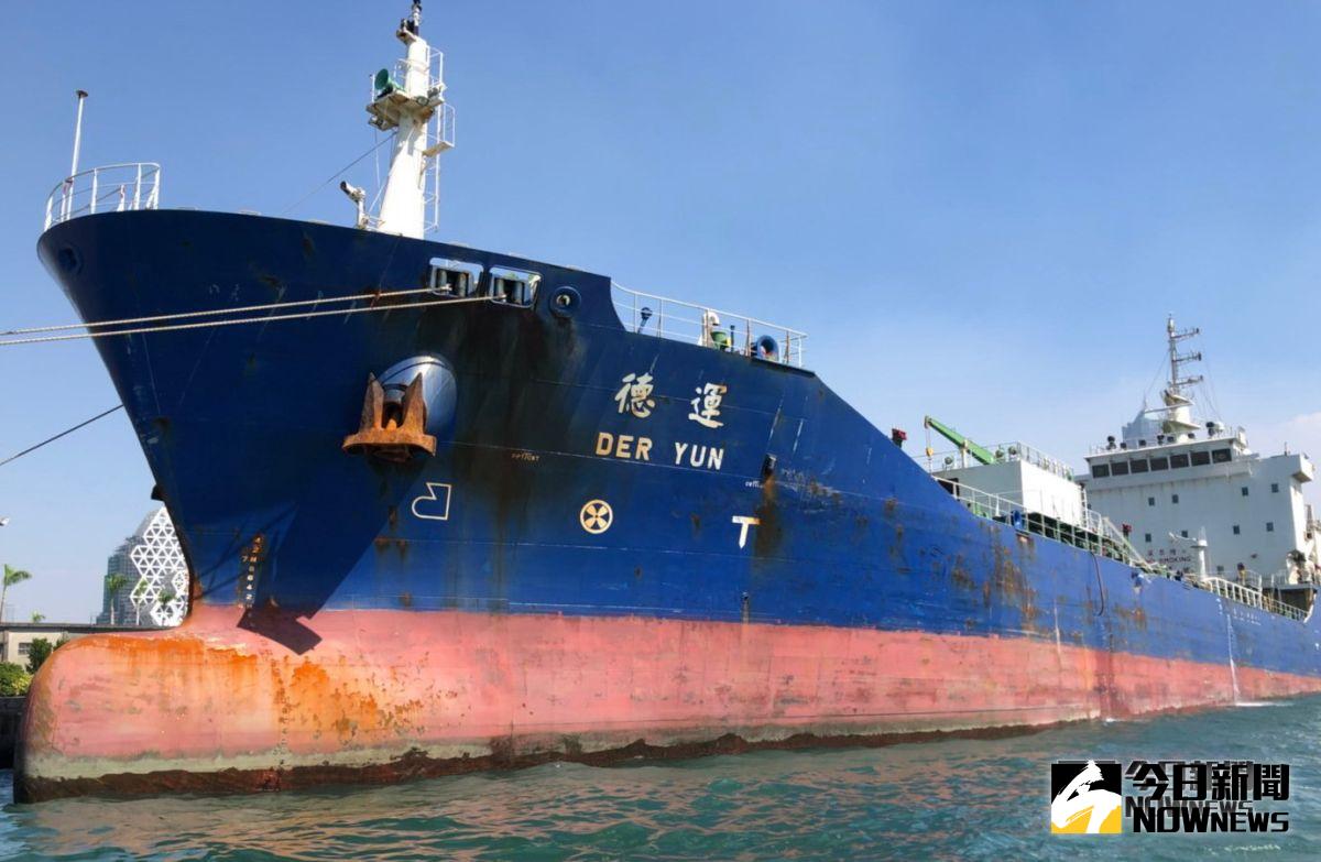 ▲高雄港海域發生德運號化學品船擦撞事件，幸無人傷亡。(圖／記者黃守作攝，2018.11.3)
