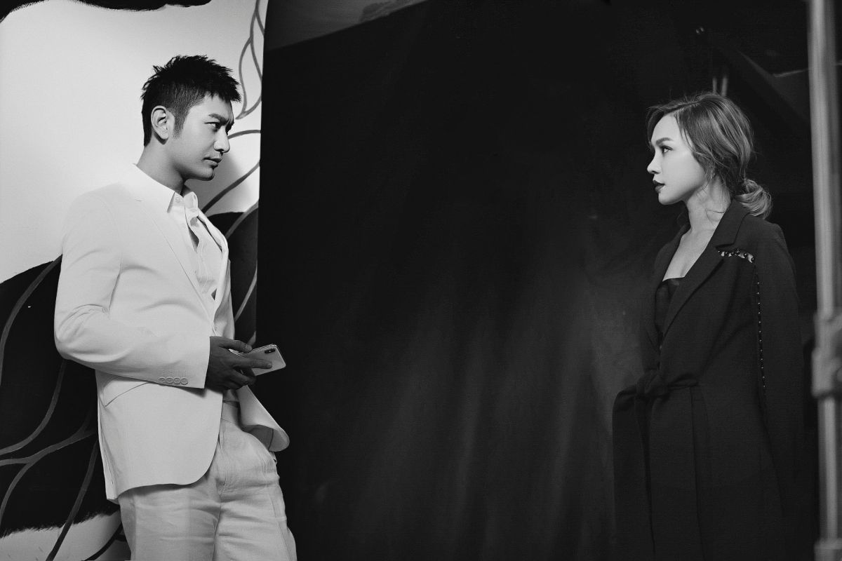 ▲林采欣、黃曉明扮黑白無常，MV故事梗一一破解。（圖／永興行工作室提供, 2018.11.03）