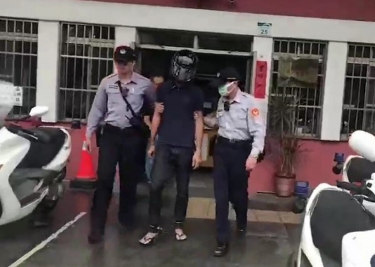 ▲警方將竊車嫌犯紀男移送法辦。（記者郭凱杰翻攝，2018.11.03）