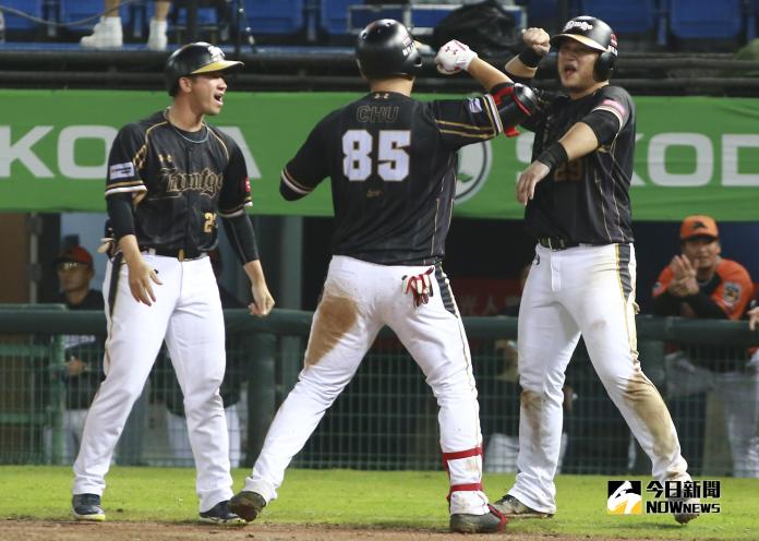 ▲ 不少球迷回憶起「當年Lamigo桃猿有多強？」對此有球迷在網路上發文，也立刻喚起許多人的記憶，紛紛直言：「中職史上最強球隊」、「四棒海」、「可以用打擊直接車過去」。（圖／記者葉政勳攝 ）