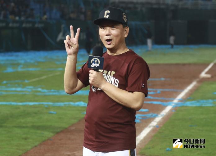 Lamigo桃猿奪下2018年總冠軍，總教練洪一中露出笑容。(圖／葉政勳攝)