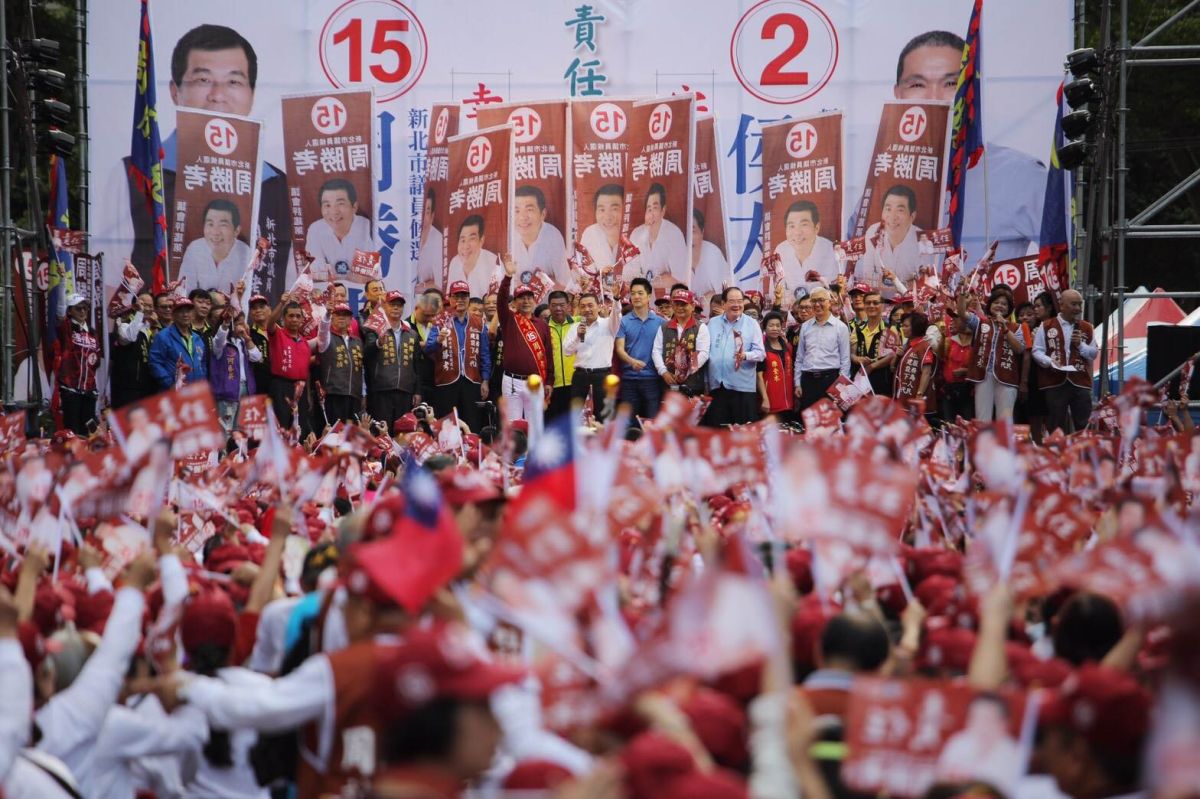 ▲國民黨新北市議員候選人周勝考今日舉行競選總部的成立大會，現場湧進上萬的民眾，氣氛沸騰。（圖／侯友宜辦公室提供）