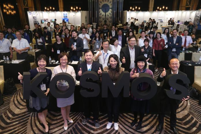 ▲由左至右為高市府經發局處長陳杏怡、創夢市集總經理傅慧娟、HTC VIVEX 加速器亞太區負責人顏偉景經理、國聯創投管理顧問公司協理洪尚希、守護天使管理顧問股份有限公司資深副總林英詩、深動行銷顧問股份有限公司資深顧問吳世廷，與現場與會嘉賓大合照。（圖／記者蔡佳宏翻攝,2018.11.06）