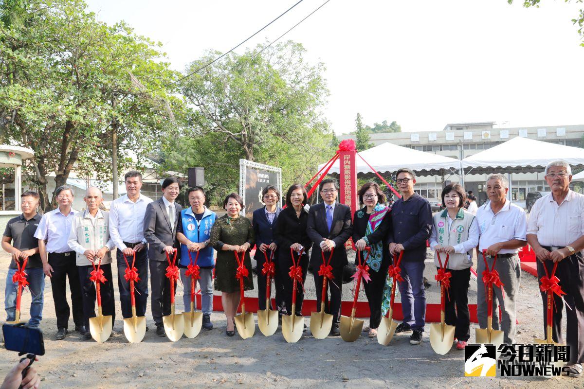 ▲影集《傀儡花》於岸內糖廠影視基地搭景開工動土。(圖/記者陳聖璋翻攝)
